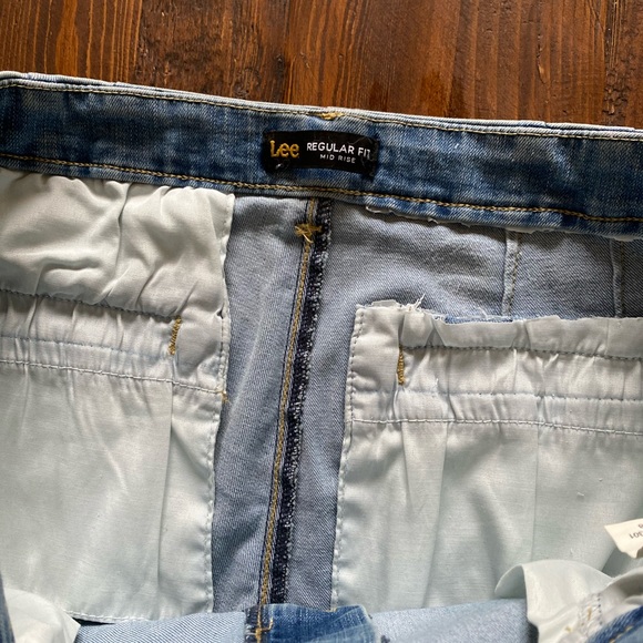 ⭕️sold⭕️Women’s Lee Chino walking shorts - Picture 3 of 6